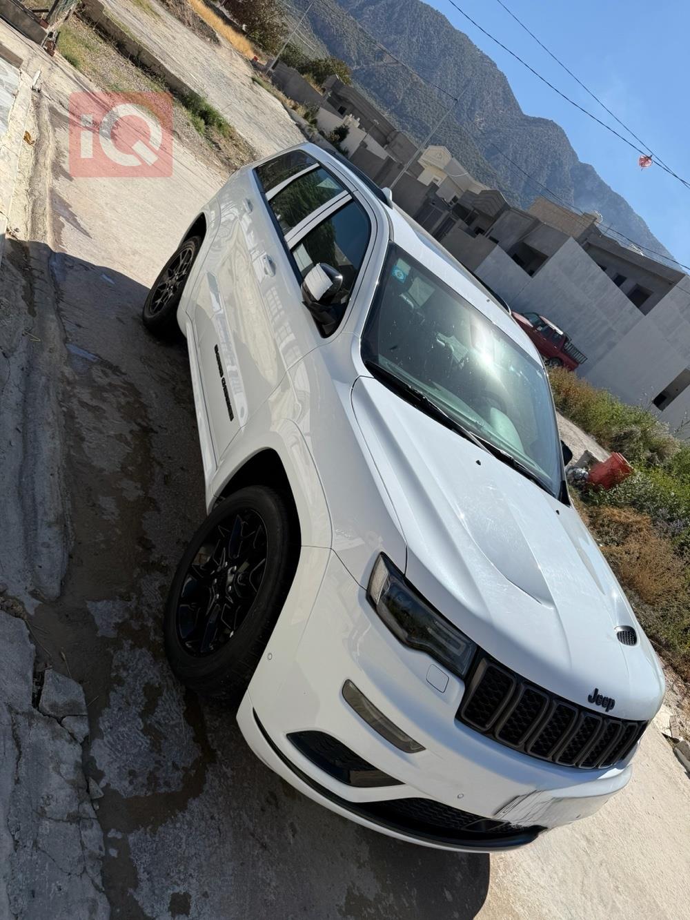 جیپ گراند شیرۆکی